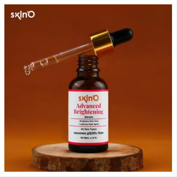 A 30ml glass dropper bottle of Skin'O Advanced Brightening Serum containing Niacinamide and Alpha Arbutin, resting on a clean white background, designed for fading dark spots and hydrating skin.